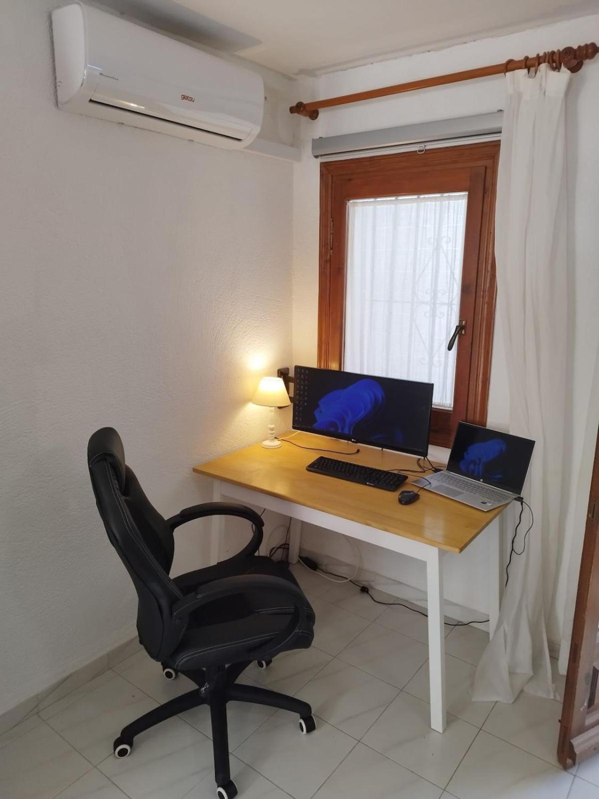 Estudio Parejas Con Piscina En Urbanizacion Tranquila *