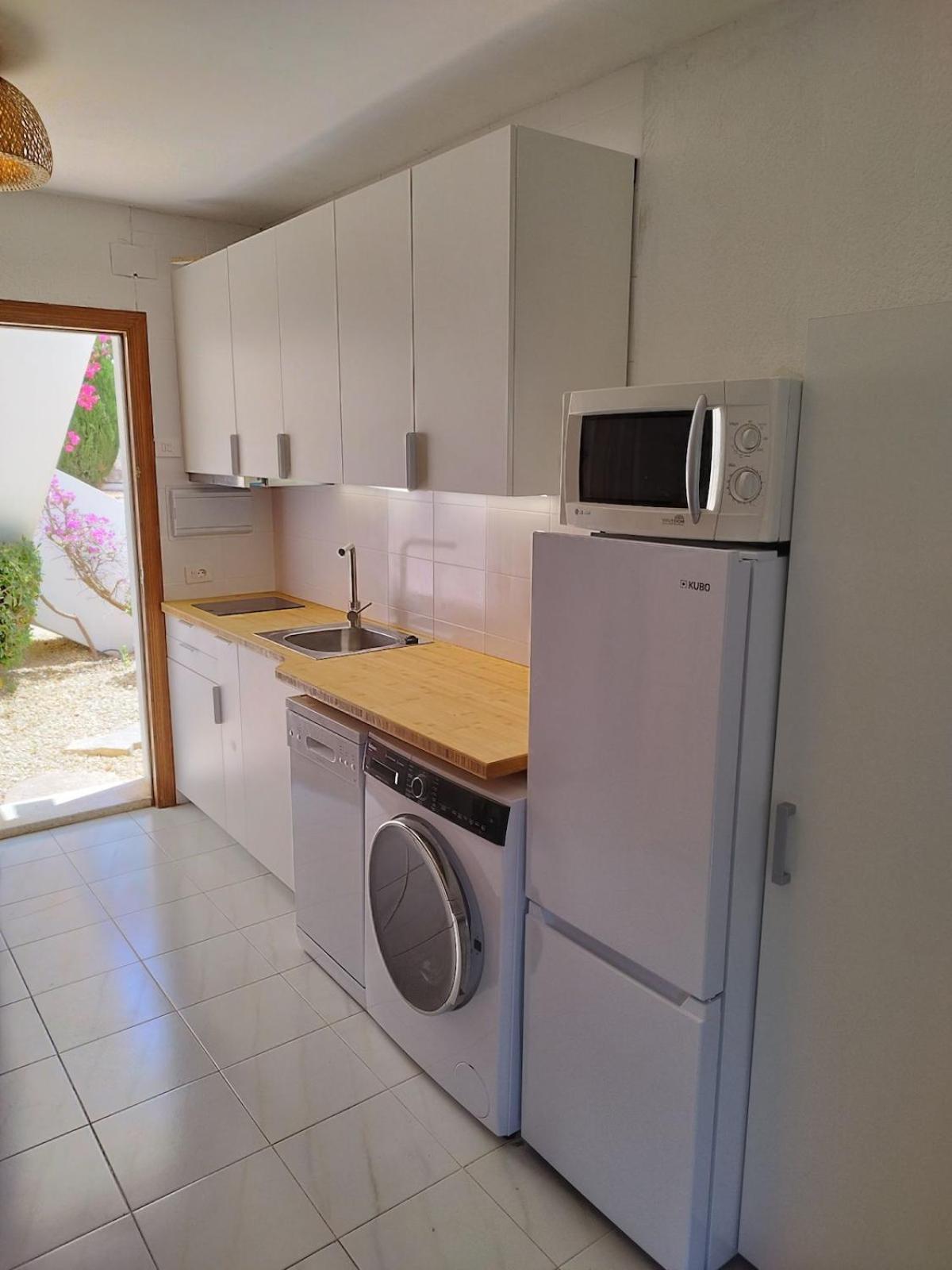 Apartamento Estudio Parejas Con Piscina En Urbanizacion Tranquila